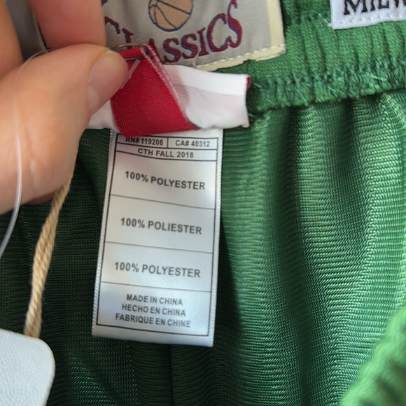 Mitchell and Ness 1971-72 Milwaukee Bucks Road Swingman Shorts men’s medium - Picture 7 of 8